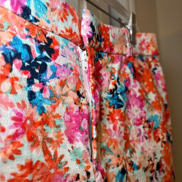 J. Crew - Breathable Tropical Soft Casual Textured Twill Floral Shorts in Size 4 - Picture 8 of 10